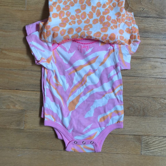 Juicy Couture set of 3 baby onesie’s - Picture 3 of 6